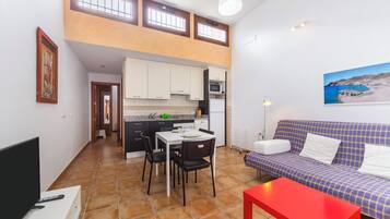 Televisión y chimenea