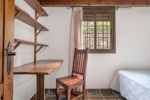 2 quartos, ferros/tábuas de passar roupa, Wi-Fi de cortesia