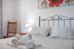 2 slaapkamers, een strijkplank/strijkijzer, gratis wifi, beddengoed