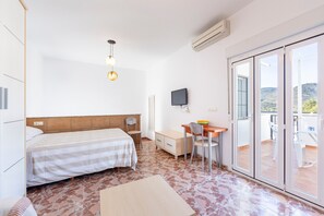 1 chambre, fer et planche à repasser, Wi-Fi gratuit, draps fournis