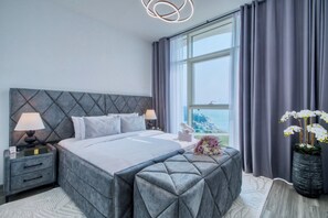 Deluxe-Apartment, 2 Schlafzimmer, Meerblick, Strandnähe | 2 Schlafzimmer, Schreibtisch, Bügeleisen/Bügelbrett, kostenloses WLAN