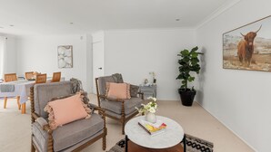 Unclassified image, 4 of 11, button - Room in Studio - Nice Studio on Jasmine (Bomaderry)