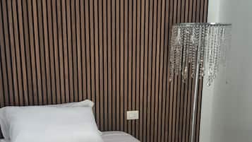 Estudio Deluxe, vista al patio | 1 habitación, cortinas blackout y wifi gratis