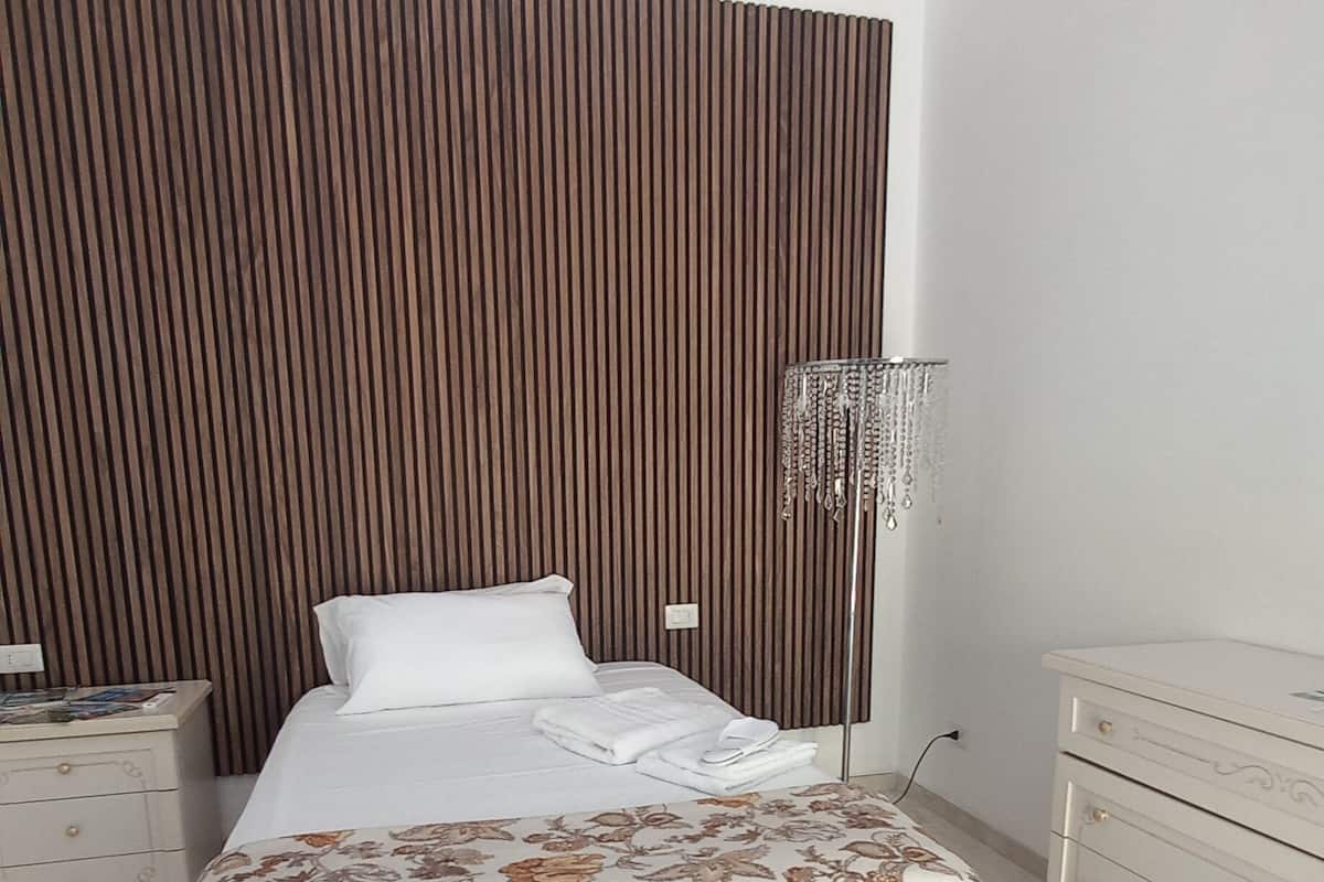 Deluxe studio, uitzicht op binnenplaats | 1 slaapkamer, verduisterende gordijnen, gratis wifi