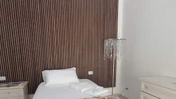 Deluxe Studio, Courtyard View | 1 bedroom, blackout drapes, free WiFi
