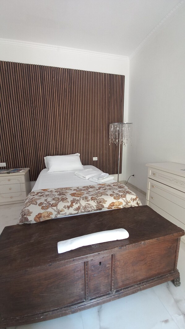 1 chambre, rideaux occultants, Wi-Fi gratuit