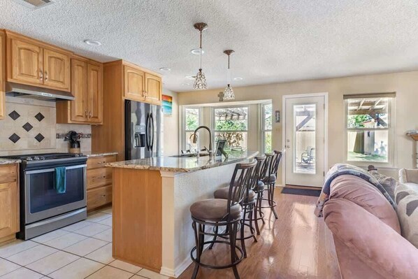 Fridge, microwave, oven, stovetop - Cozy 3BR Retreat w/Outdoor Dining & BBQ Grill (Pflugerville)