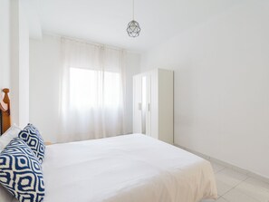 3 bedrooms, WiFi, bed sheets