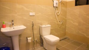 A bathroom with a sink, toilet, and shower. - Sesali Residences (Kandy)