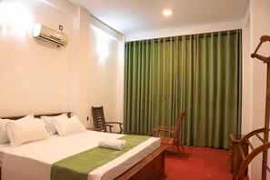 Classic Double Room, Patio | Desk, laptop workspace, iron/ironing board, free WiFi