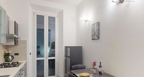 Frigorifero, forno, macchina per tè/caffè, tostapane