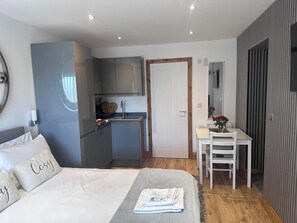 Unclassified image, 2 of 15, button