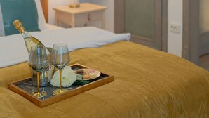 Apartment | 2 bedrooms, high-speed internet - Charming 2BR Apartment - Steps to Romanian Athenaeum (Bucharest)