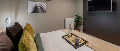 Apartment | 1 bedroom, desk