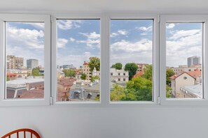 1 bedroom, desk - Modern Suite on Historic Calea Victoriei (Bucharest)