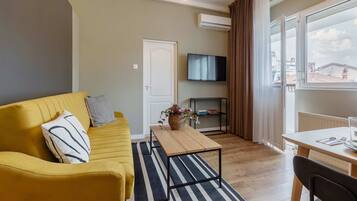 Apartment | 1 bedroom, desk