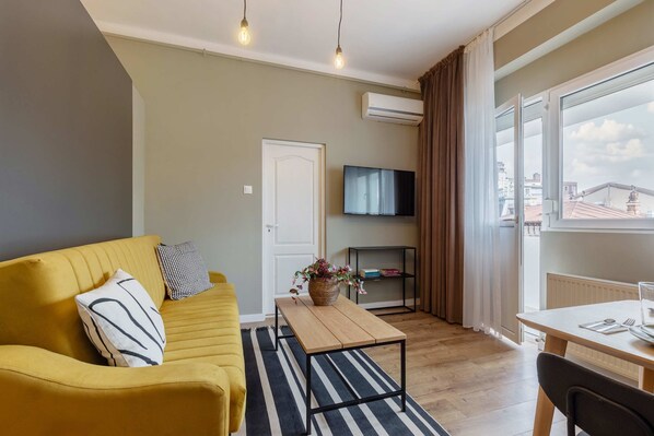 Apartment | 1 bedroom, desk - Modern Suite on Historic Calea Victoriei (Bucharest)