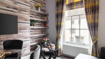 Apartment | 2 bedrooms, desk