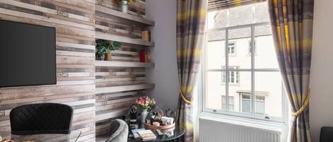 Apartment | 2 bedrooms, desk