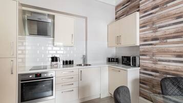 Apartment | 2 bedrooms, desk