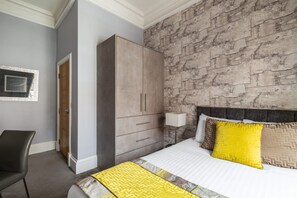 Apartamento | 2 quartos, escrivaninha
