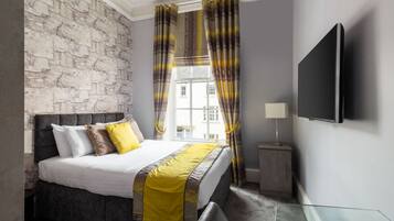 Apartment | 2 bedrooms, desk