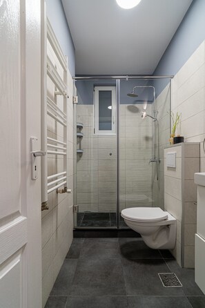 2 bedrooms, Internet - Chic Black White 2BR Retreat on Dambovitei (Bucharest)