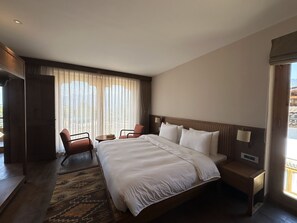 Phòng đôi Cao cấp | Bàn 