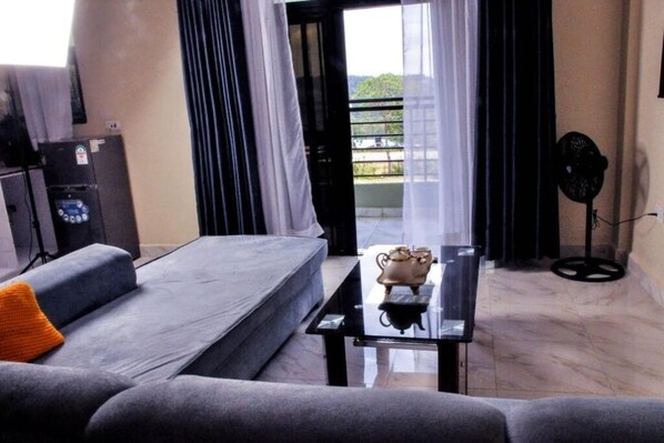 Smart TV, video games - Furnished apartments in Migori : Deluxe Double Room with Balcony
(Migori)