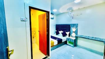 Deluxe Double Room | Laptop workspace, free WiFi
