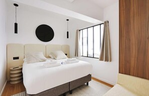 2 chambres, bureau, fer et planche à repasser, accès Internet