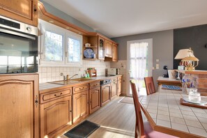 Fridge, microwave, oven, dishwasher