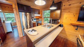 Køleskab, mikrobølgeovn, ovn, kogeplade