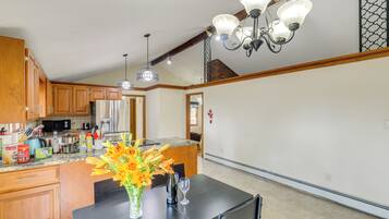 House (5 Bedrooms) | Interior