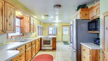 House (3 Bedrooms) | Interior