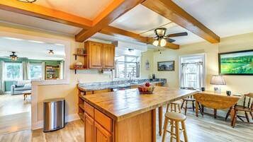 House (2 Bedrooms) | Interior