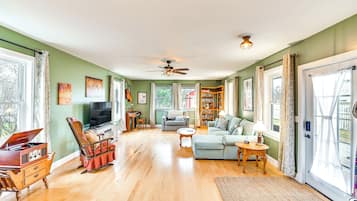 House (2 Bedrooms) | Front of property