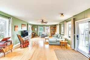 House (2 Bedrooms) | Front of property - 'the Olde Westerlo Village House' - Winter Retreat (Westerlo)