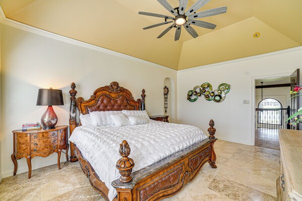 Interior - Luxury Home w/ Patio & Lake View in Richmond! (Richmond)