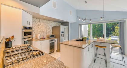 2 Mi to Six Flags: Lake George Home w/ Large Patio