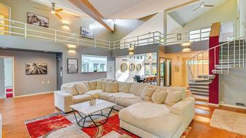 House (5 Bedrooms) | Interior