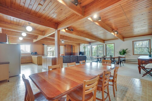 Grand Rural Wisconsin Retreat: Full Indoor Gym