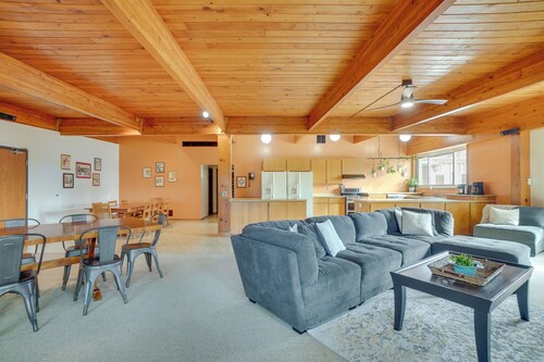 Grand Rural Wisconsin Retreat: Full Indoor Gym