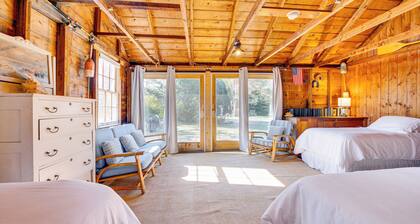 Steps to North Hampton Beach: Cottage w/ Deck!