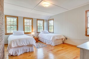 Cottage (3 Bedrooms) | Interior - Steps to North Hampton Beach: Cottage w/ Deck! (North Hampton)