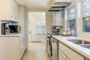 Cottage (2 Bedrooms) | Interior - Walk Downtown & Canton Street: Roswell Retreat! (Roswell)