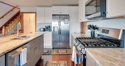 Lakefront Family Retreat w/ Dock in Newport!