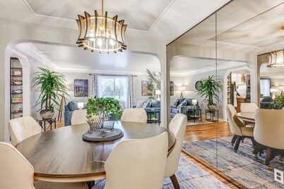 2 Mi to Downtown Flushing: Spacious Retreat!