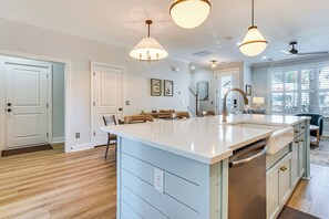 Apartment (2 Bedrooms) | Interior - Historic Location: Townhome in Johns Island! (Johns Island)