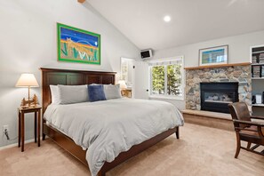 4 bedrooms, desk, iron/ironing board, travel crib